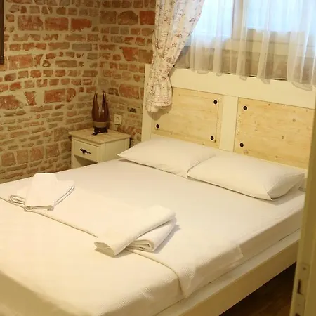 Gizemli Pansiyon Ayvalı